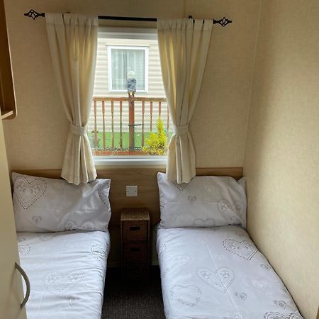 The Luxury Wolds Retreat 6 Berth 3 Bedrooms Beds Made For Arrival Wifi Ingoldmells Exterior photo