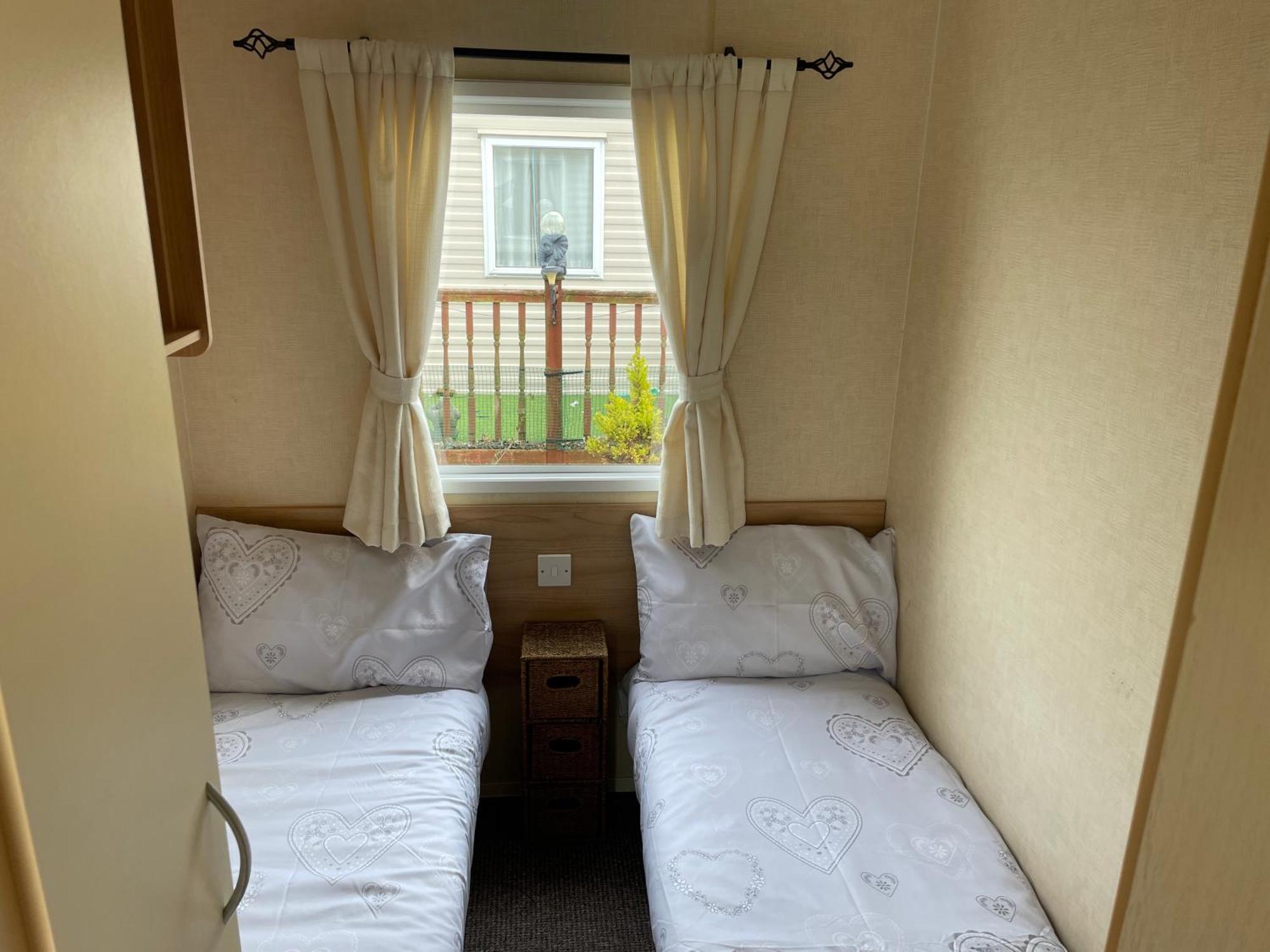 The Luxury Wolds Retreat 6 Berth 3 Bedrooms Beds Made For Arrival Wifi Ingoldmells Exterior photo